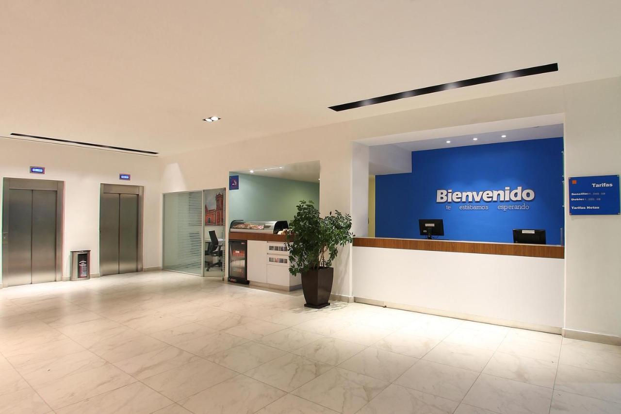 Hotel One Queretaro Plaza Galerias Esterno foto