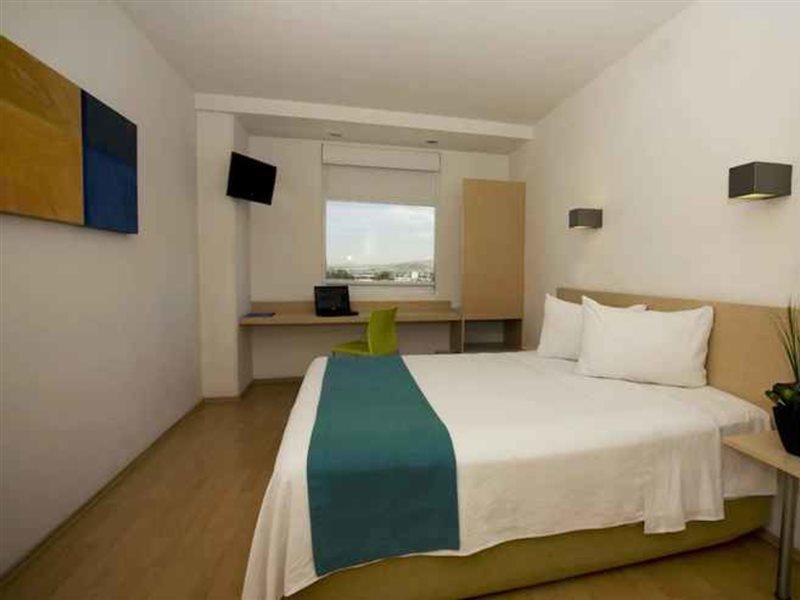 Hotel One Queretaro Plaza Galerias Esterno foto