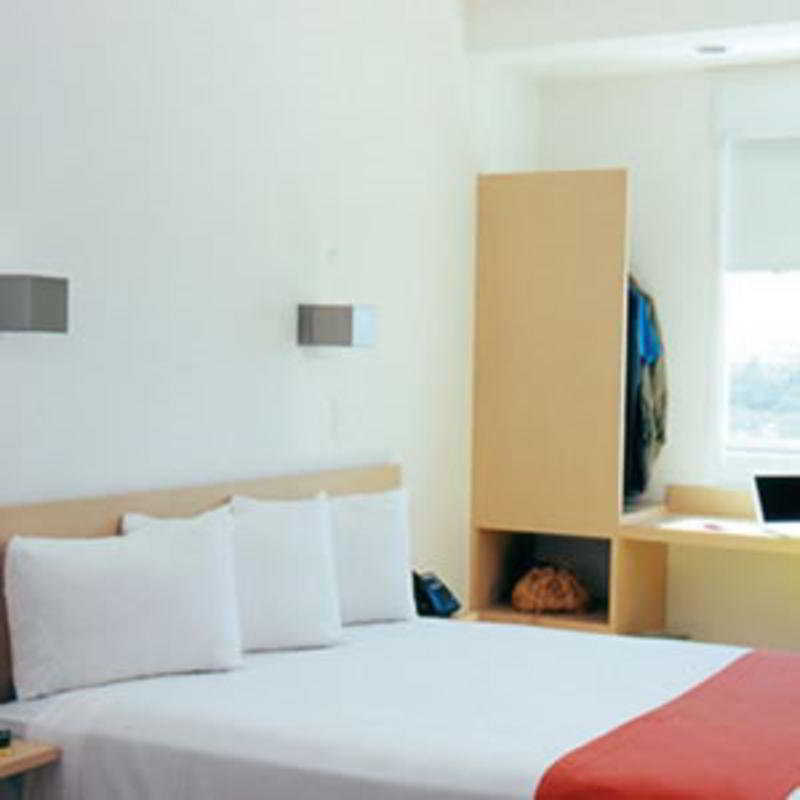 Hotel One Queretaro Plaza Galerias Esterno foto