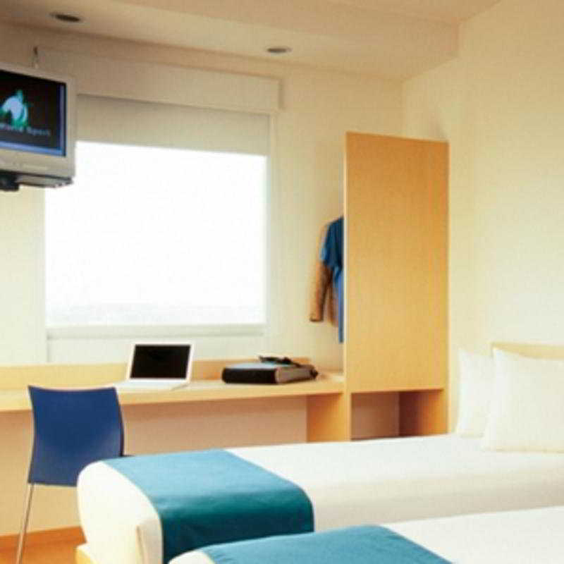 Hotel One Queretaro Plaza Galerias Esterno foto