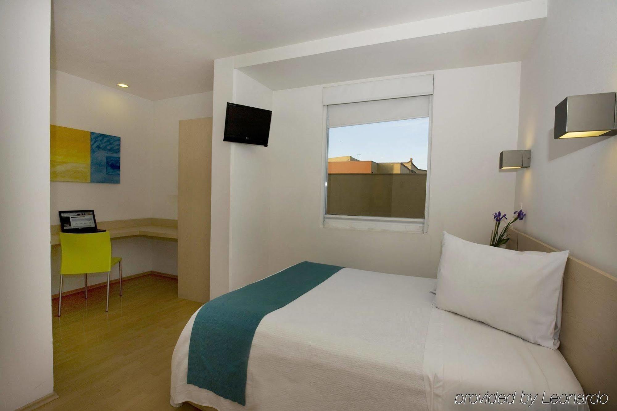 Hotel One Queretaro Plaza Galerias Esterno foto