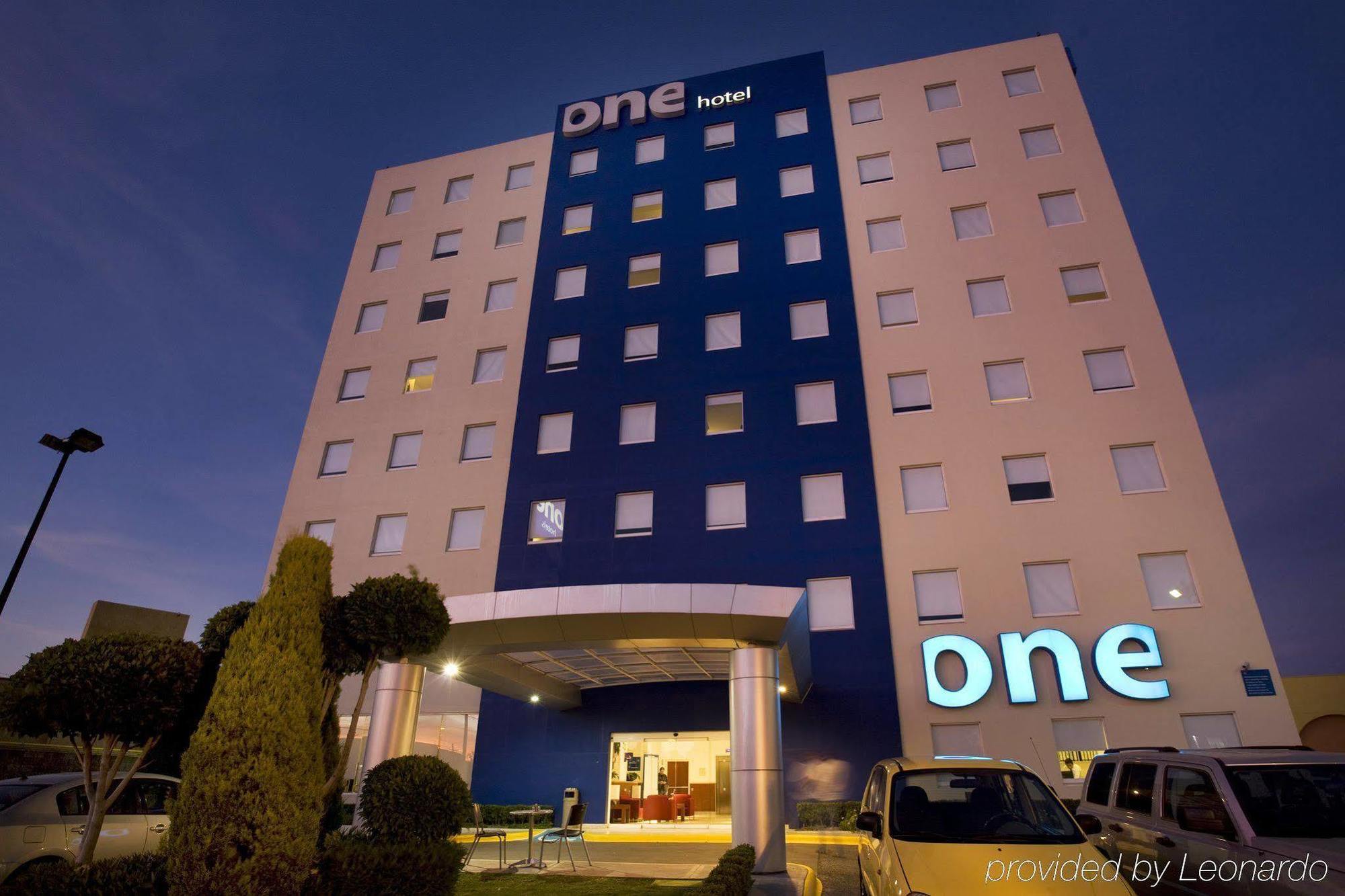 Hotel One Queretaro Plaza Galerias Esterno foto