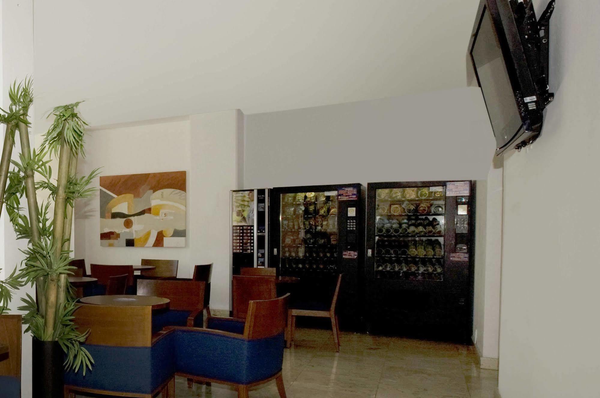 Hotel One Queretaro Plaza Galerias Esterno foto