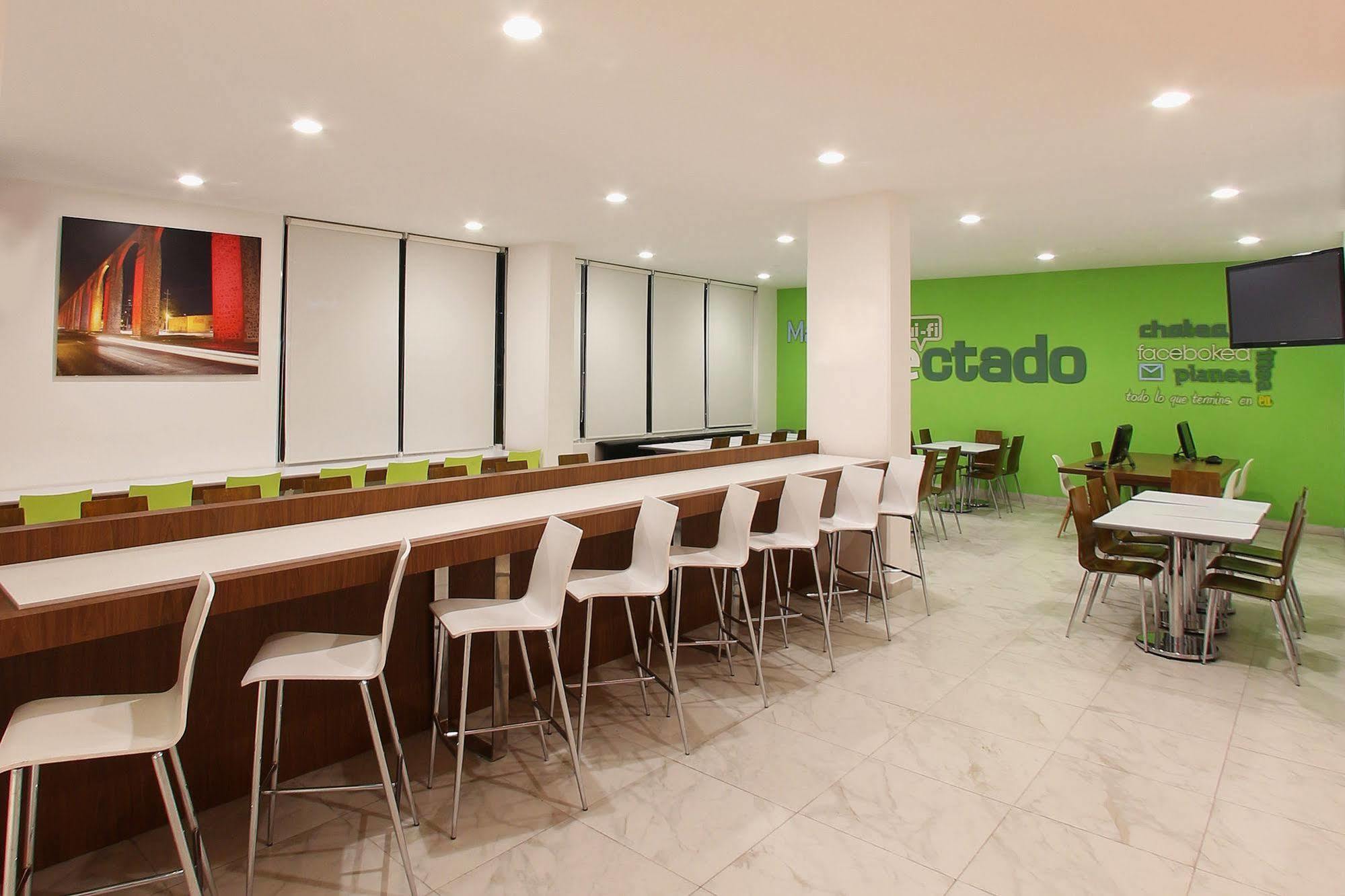 Hotel One Queretaro Plaza Galerias Esterno foto
