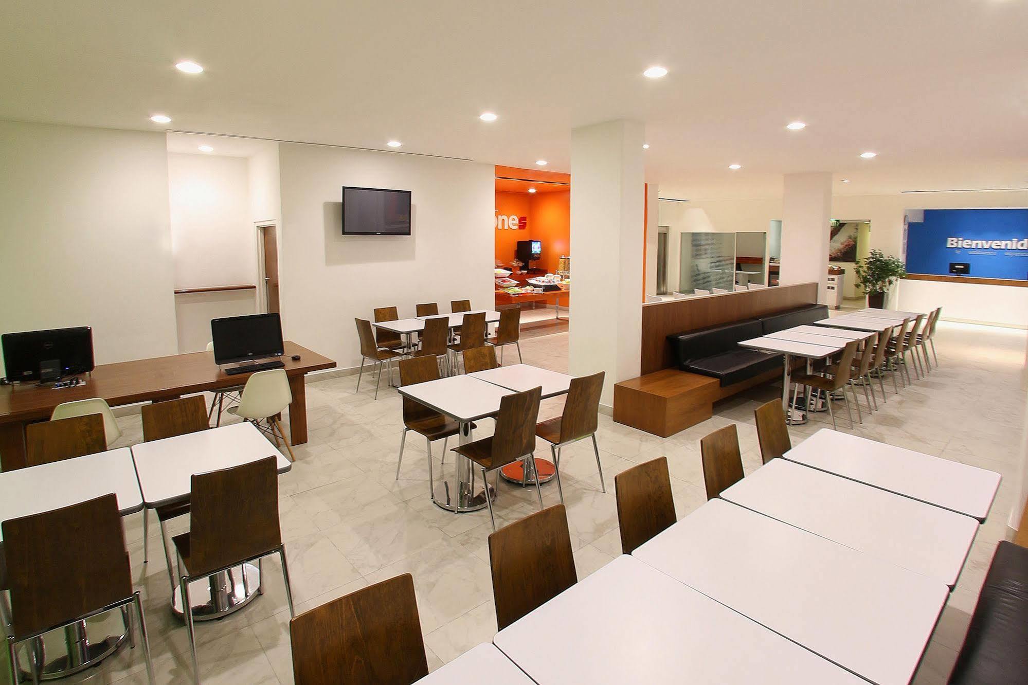 Hotel One Queretaro Plaza Galerias Esterno foto