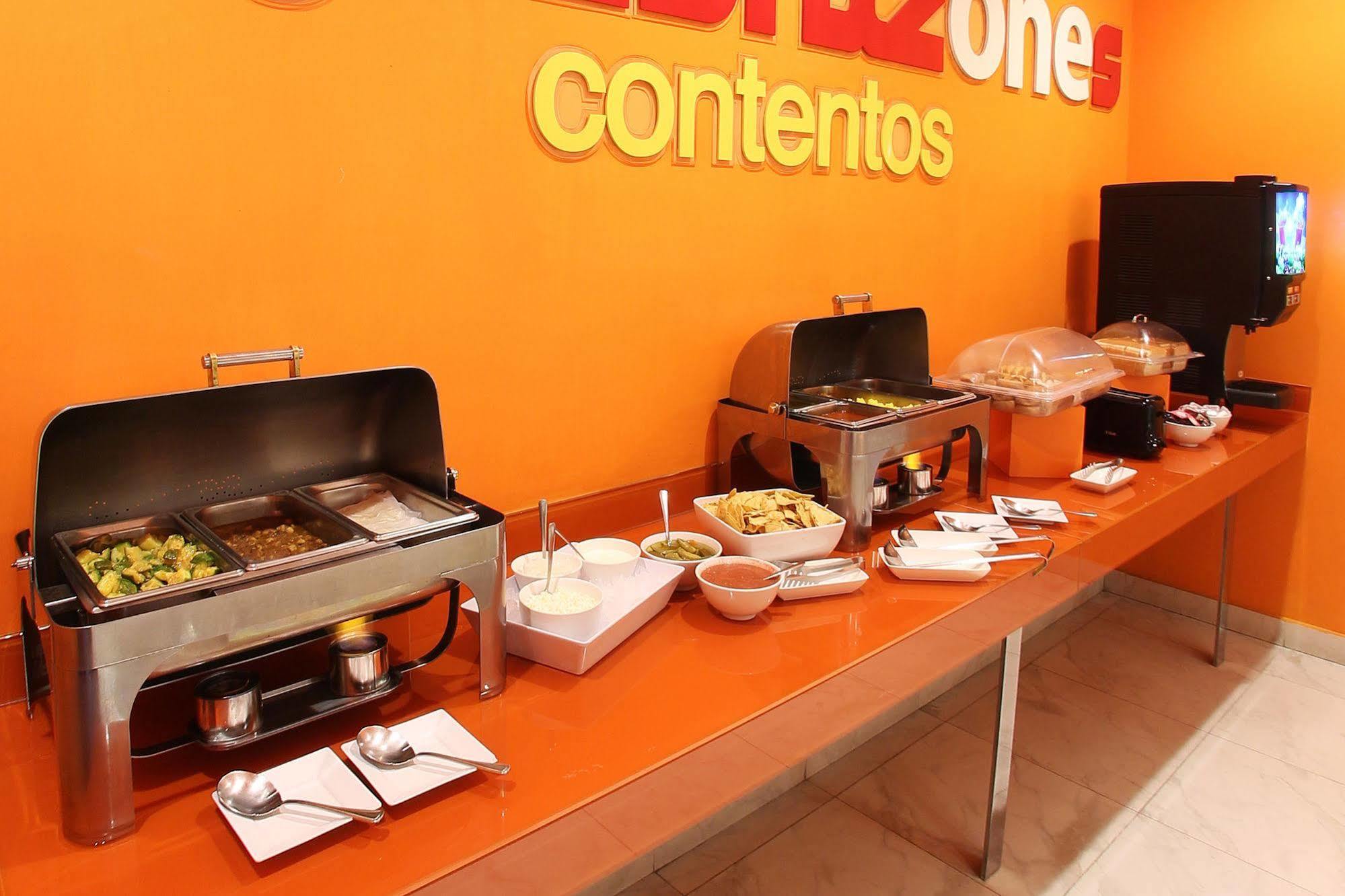 Hotel One Queretaro Plaza Galerias Esterno foto