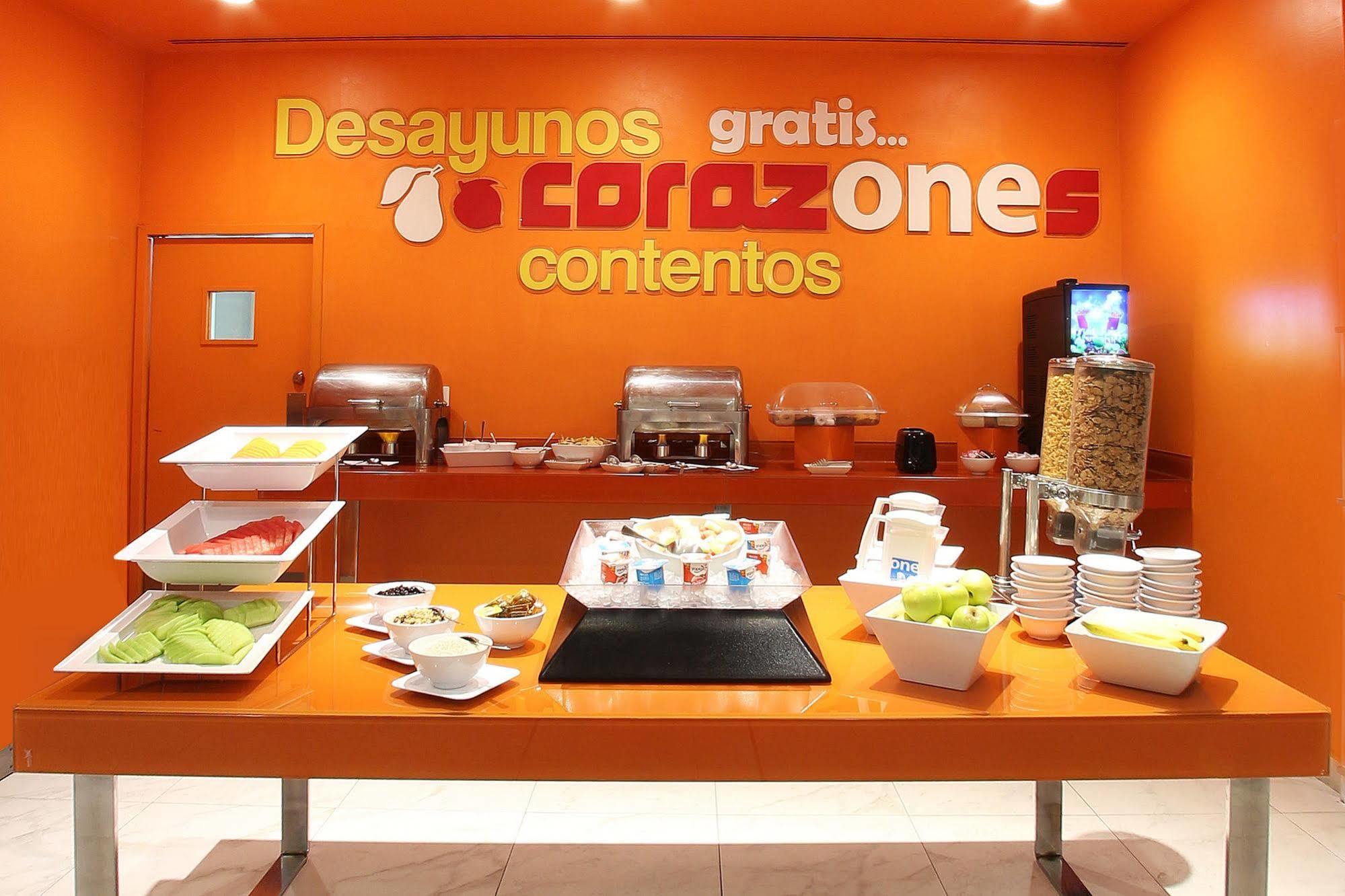 Hotel One Queretaro Plaza Galerias Esterno foto