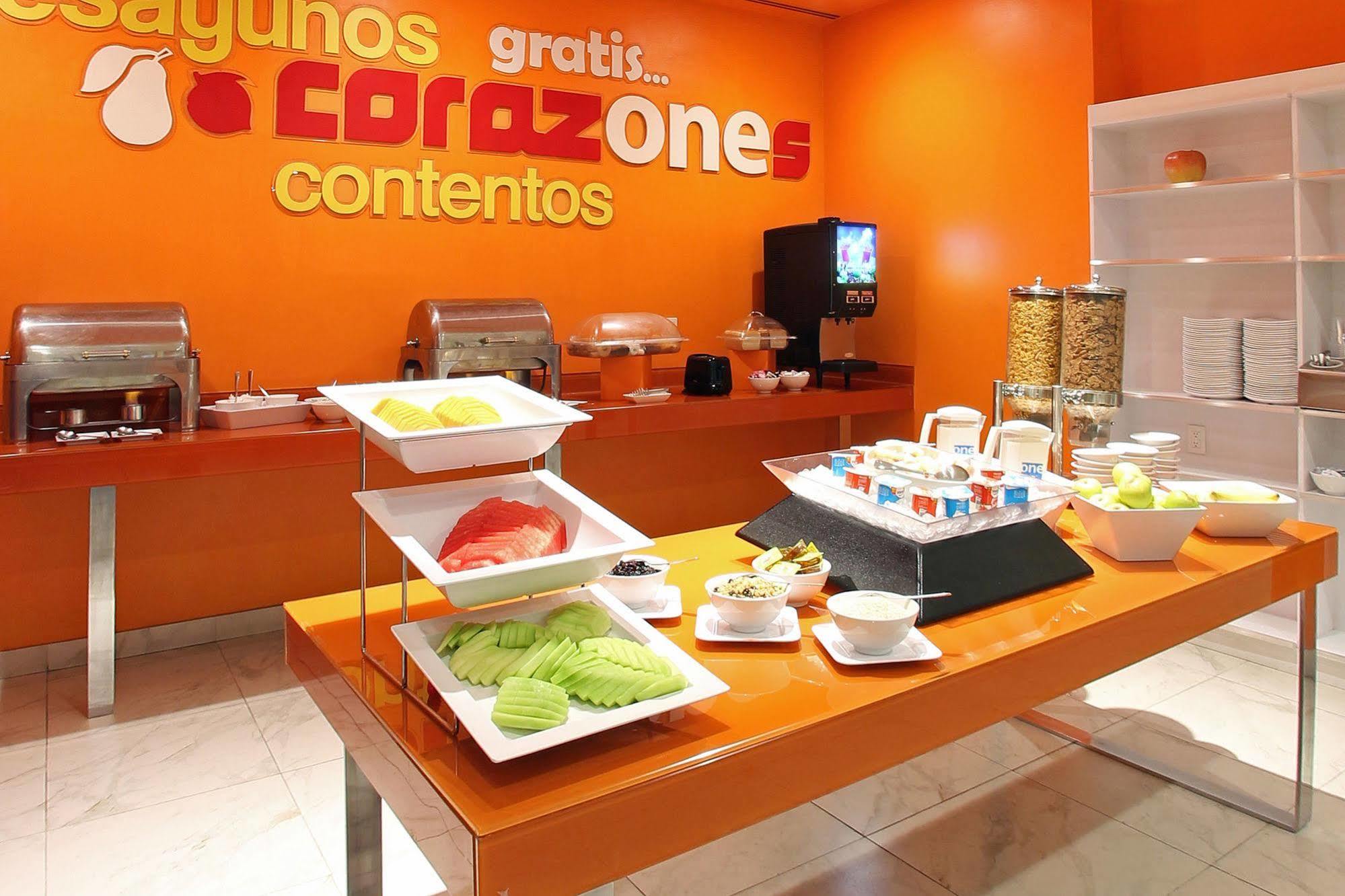 Hotel One Queretaro Plaza Galerias Esterno foto