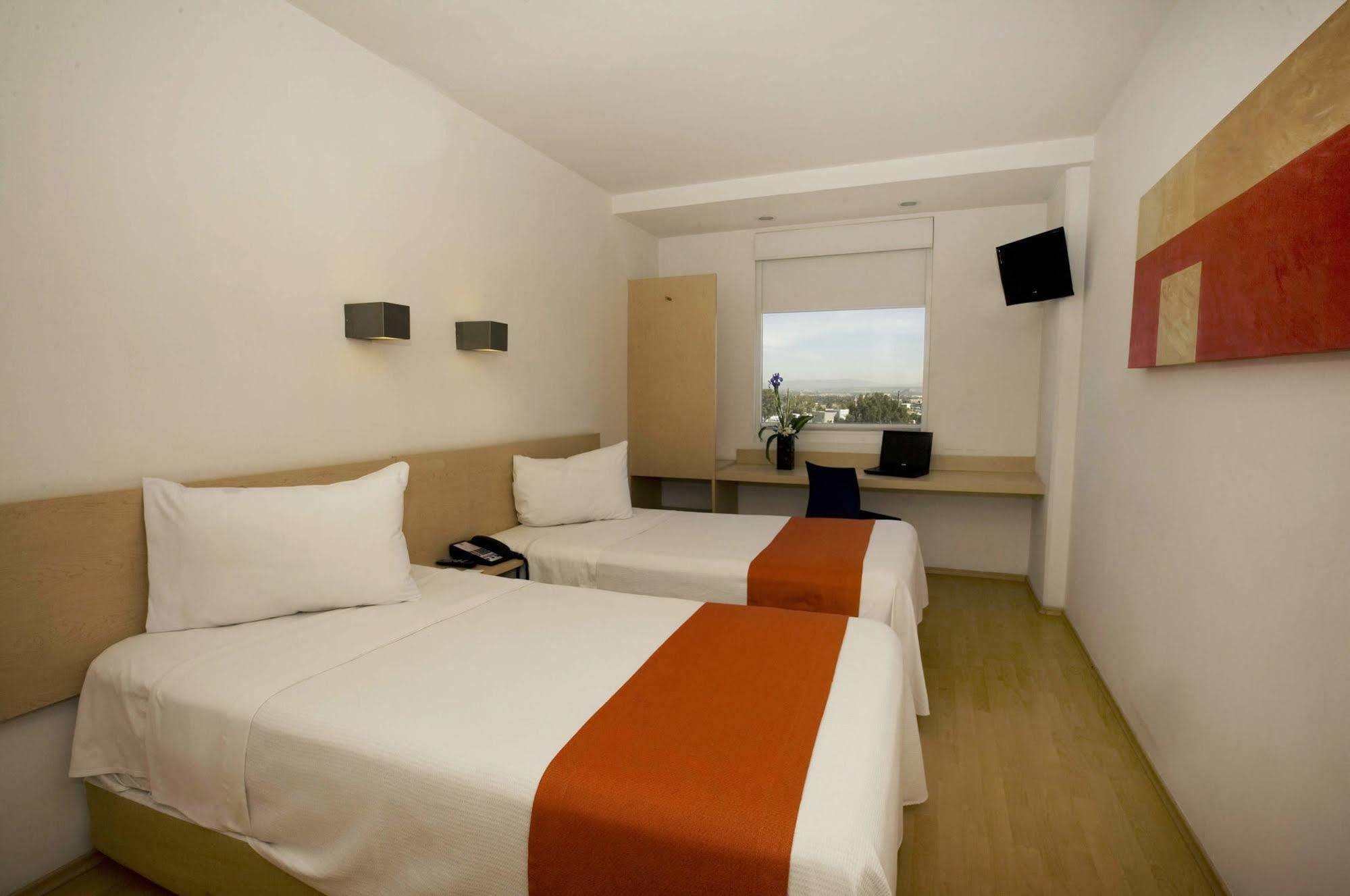 Hotel One Queretaro Plaza Galerias Esterno foto