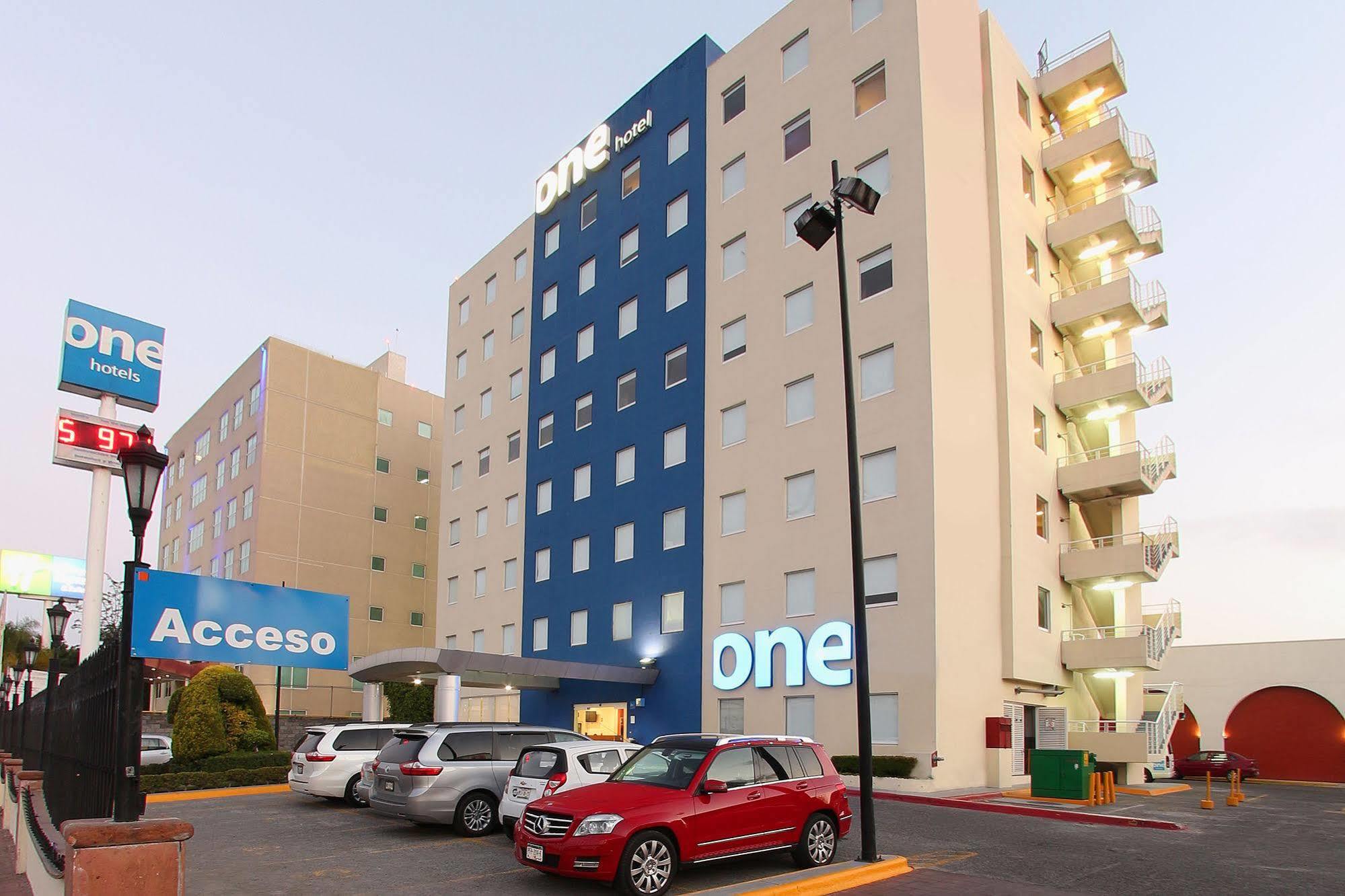Hotel One Queretaro Plaza Galerias Esterno foto